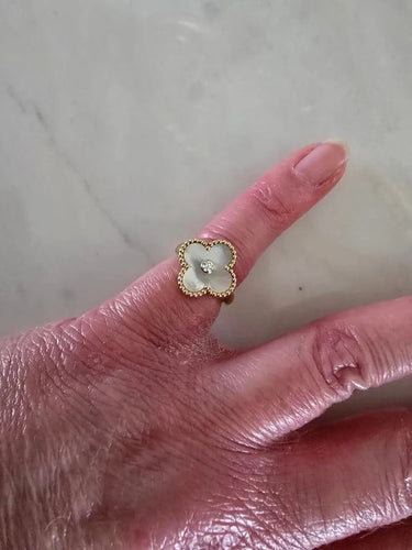 Bague 47 Van Cleef & Arpels Vintage Alhambra - Bague en or jaune 18 carats, nacre et diamant 58 Facettes
