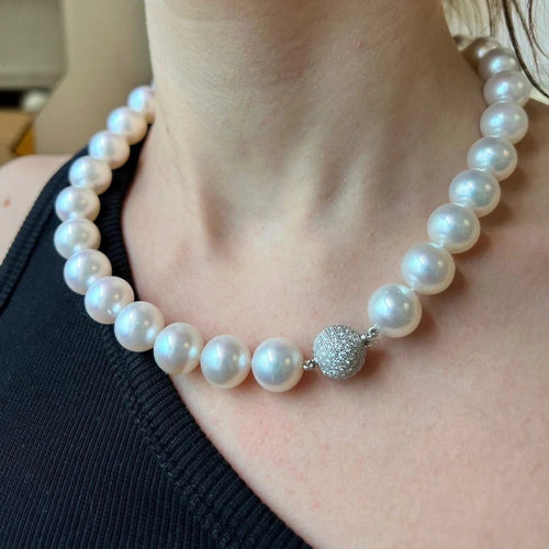 Collier Collier vintage en or blanc 18 carats, perles des mers du Sud et diamants 58 Facettes 0020002127