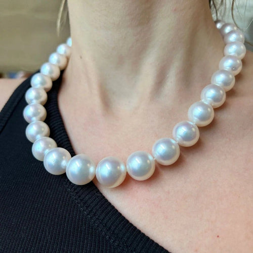 Collier Collier vintage en or blanc 18 carats, perles des mers du Sud et diamants 58 Facettes 0020002127