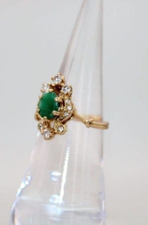 Bague 50.5 Bague marquise en or jaune 18 carats émeraude et diamants 58 Facettes