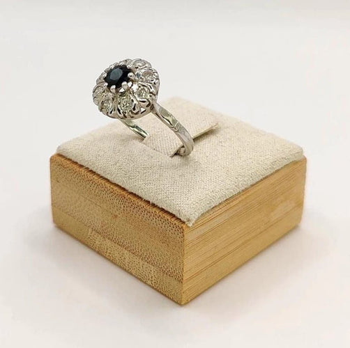 Bague 54 Bague marguerite en or blanc 18 carats, saphir et diamants 58 Facettes