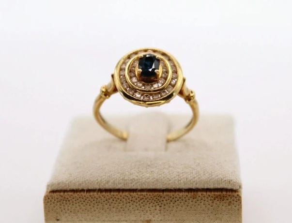 Bague 57 Bague Pompadour vintage en or jaune 18 carats, saphir et diamants 58 Facettes