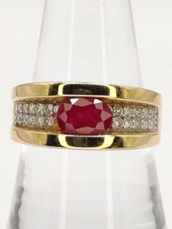 Bague 55 Bague bandeau en or jaune 18K avec rubis ovale et diamants 58 Facettes