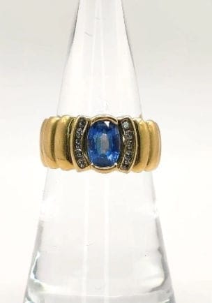Bague 51 Bague godronnée vintage en or jaune 18K au saphir de Ceylan 58 Facettes