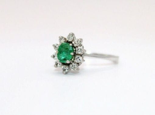 Bague Bague marguerite en or gris 18K à émeraude et diamants 58 Facettes