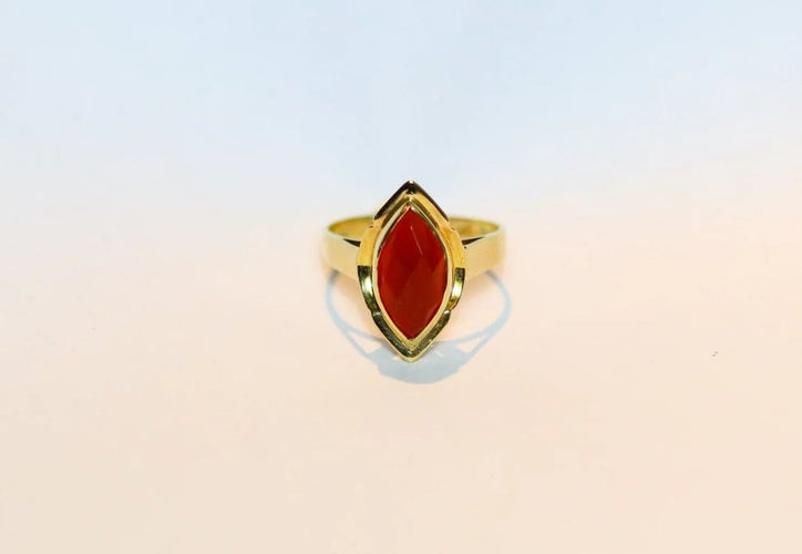Bague Bague vintage en or jaune 14 carats avec cornaline 58 Facettes