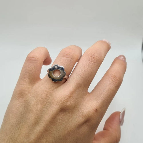 Bague 54 Bague fleur en or blanc 18 carats sertie d’un diamant 58 Facettes