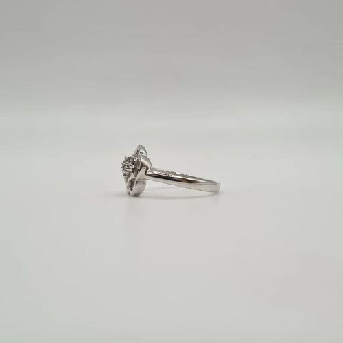 Bague 54 Bague fleur en or blanc 18 carats et diamants 58 Facettes
