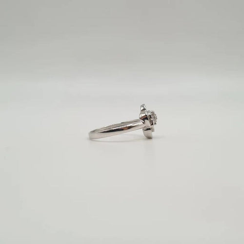 Bague 54 Bague fleur en or blanc 18 carats et diamants 58 Facettes