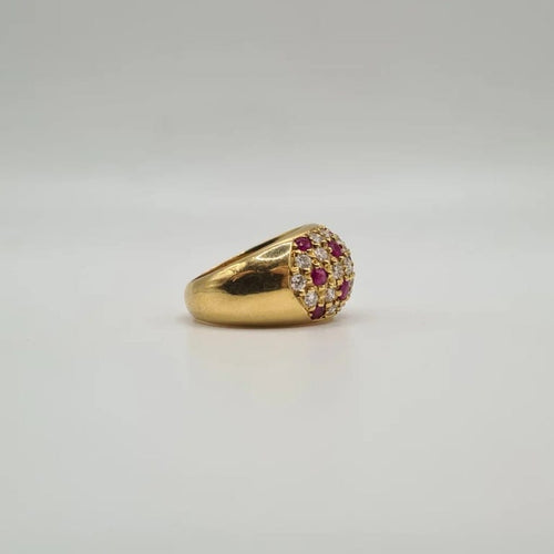 Bague 52 Bague bombée en or jaune 18 carats sertie de rubis et diamants 58 Facettes