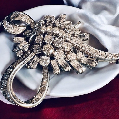 Broche Broche Art déco en or gris et platine, diamants 58 Facettes