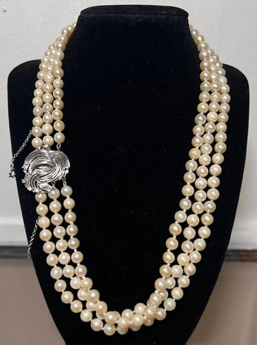 Collier Collier 3 rangs de perles de culture Akoya avec fermoir 8 diamants 58 Facettes