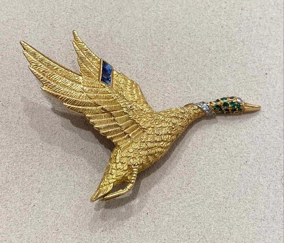 Broche Hermès - Broche canard en vol en or jaune et pierres précieuses 58 Facettes A_314_D