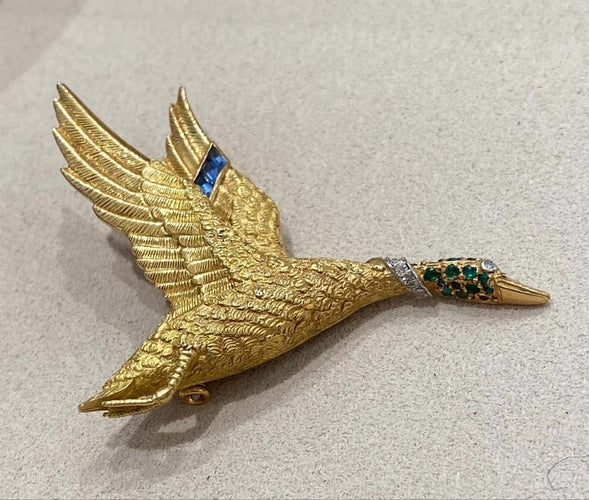 Broche Hermès - Broche canard en vol en or jaune et pierres précieuses 58 Facettes A_314_D
