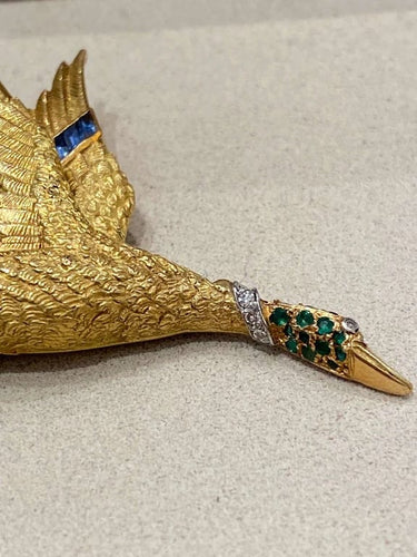 Broche Hermès - Broche canard en vol en or jaune et pierres précieuses 58 Facettes A_314_D
