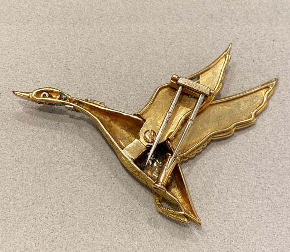 Broche Hermès - Broche canard en vol en or jaune et pierres précieuses 58 Facettes A_314_D