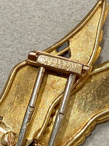 Broche Hermès - Broche canard en vol en or jaune et pierres précieuses 58 Facettes A_314_D