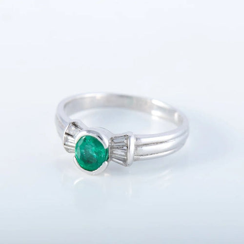 Bague 57 Bague solitaire en or blanc 18K avec émeraude 58 Facettes