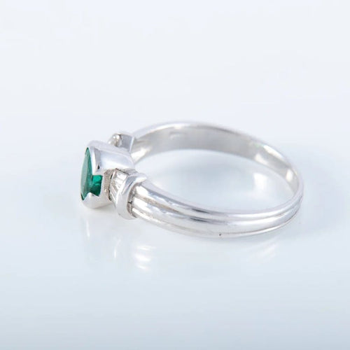 Bague 57 Bague solitaire en or blanc 18K avec émeraude 58 Facettes