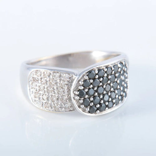 Bague 57 Bague pavée en or blanc 18K avec onyx et diamants 58 Facettes