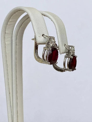 Boucles d'oreilles Boucles d’oreilles puces en or blanc 18 carats, rubis et diamants 58 Facettes