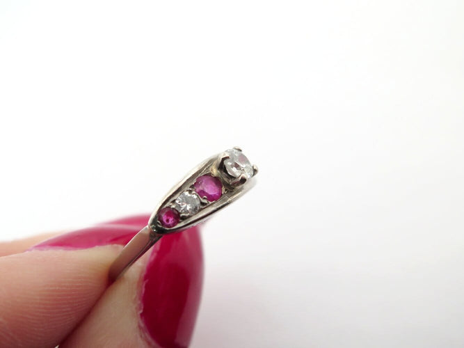 Bague 53 bague art deco t54 sertie de diamants 0.45ct & rubis 0.25ct en or blanc 18k 58 Facettes 273171