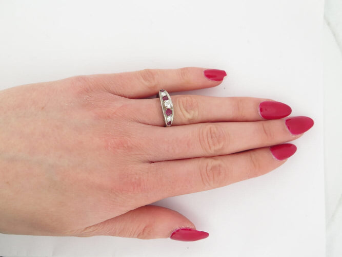 Bague 53 bague art deco t54 sertie de diamants 0.45ct & rubis 0.25ct en or blanc 18k 58 Facettes 273171