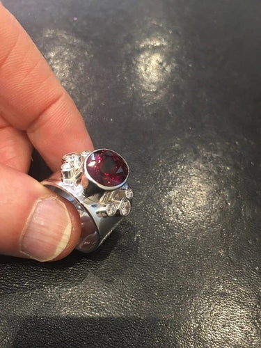 Bague 58 Bague bandeau en or gris avec rubellite et diamants 58 Facettes