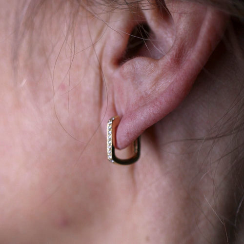 Boucles d'oreilles Boucles d'oreilles créoles en or jaune 18 K et diamants 58 Facettes UKA000093FV
