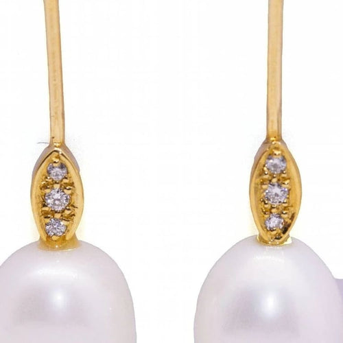 Boucles d'oreilles Boucles d'oreilles perles ovales et diamants en or jaune 18 carats 58 Facettes D360904FV