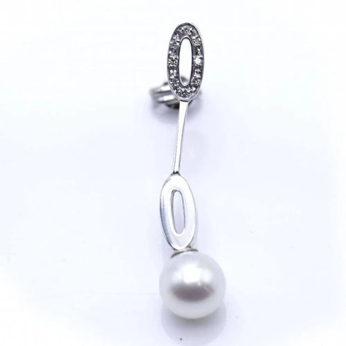 Boucles d'oreilles Boucles d'oreilles longues en or blanc, diamants et perles 58 Facettes N102863LF