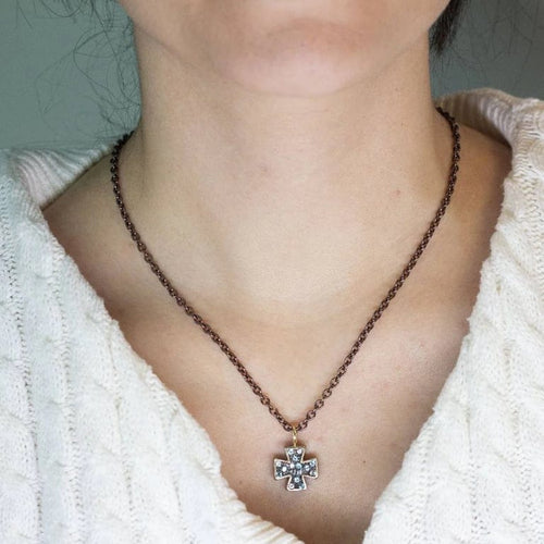Collier Collier croix - Pendentif en or blanc, argent et topazes bleues 58 Facettes D363906SO