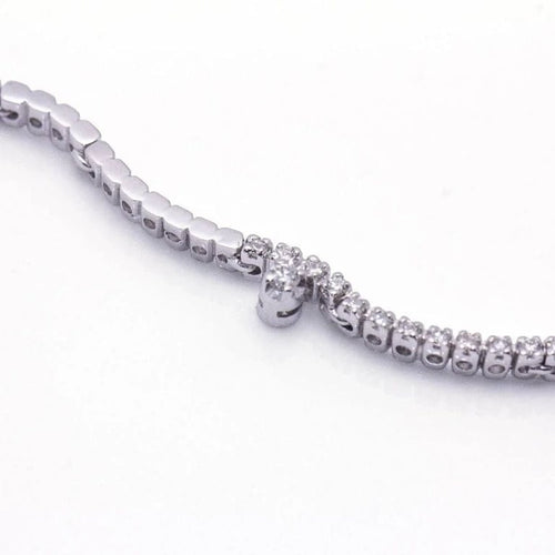 Collier Collier en or blanc 18 carats et diamants taille brillant 58 Facettes D364222LF