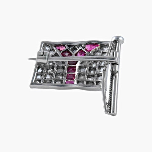Broche Broche drapeau en or blanc 18 ct, diamants et rubis 58 Facettes