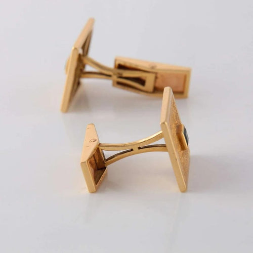 Boutons de manchette Van Cleef & Arpels - Boutons de manchette Carrés en or jaune 18 ct et saphirs calibrés 58 Facettes 1