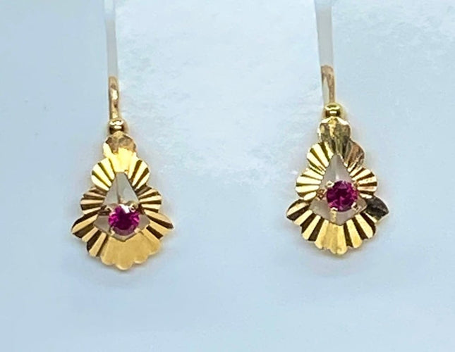 Boucles d'oreilles Boucles d’oreilles dormeuses en or jaune 18 carats et pierres rouges 58 Facettes AB677