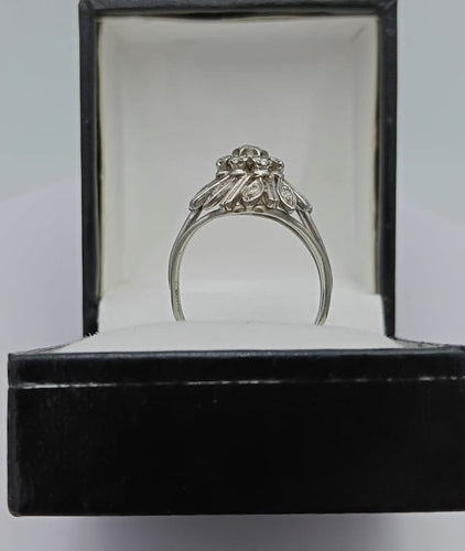 Bague 56 Bague marguerite fleur vintage en or gris 18K sertie de diamants 58 Facettes AX-570