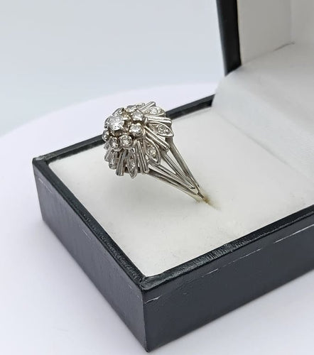 Bague 56 Bague marguerite fleur vintage en or gris 18K sertie de diamants 58 Facettes AX-570