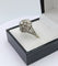 Bague 56 Bague marguerite fleur vintage en or gris 18K sertie de diamants 58 Facettes AX-570