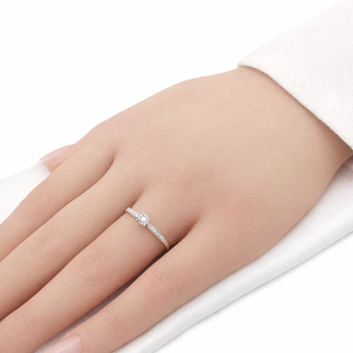 Bague 54 Bague solitaire en or gris 18 carats et diamants 58 Facettes Bague solitaire