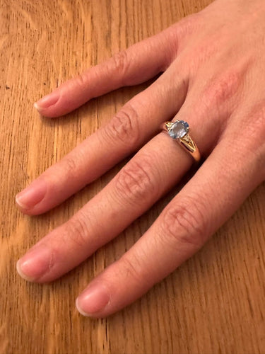 Bague 55 Bague en or jaune avec saphir clair et diamants 58 Facettes 1714237