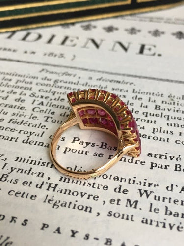 Bague 49 Bague rectangulaire en or jaune 18K et rubis birmans 58 Facettes 236