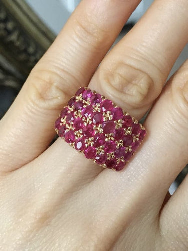 Bague 49 Bague rectangulaire en or jaune 18K et rubis birmans 58 Facettes 236
