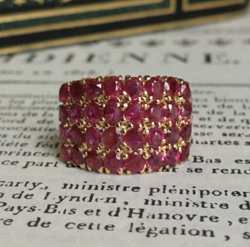 Bague 49 Bague rectangulaire en or jaune 18K et rubis birmans 58 Facettes 236