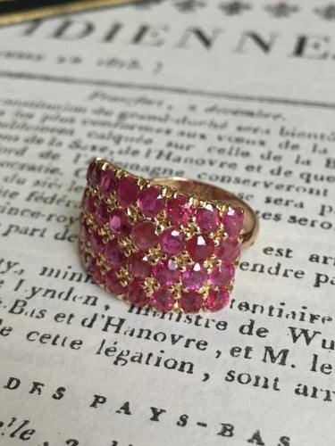 Bague 49 Bague rectangulaire en or jaune 18K et rubis birmans 58 Facettes 236