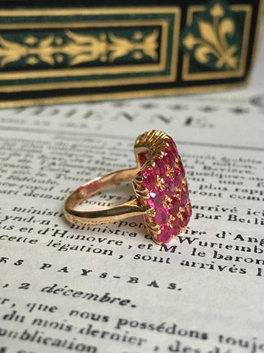 Bague 49 Bague rectangulaire en or jaune 18K et rubis birmans 58 Facettes 236