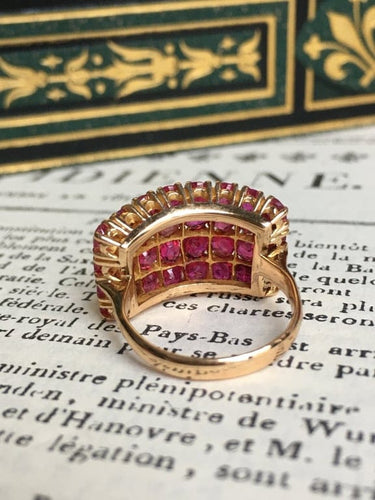 Bague 49 Bague rectangulaire en or jaune 18K et rubis birmans 58 Facettes 236