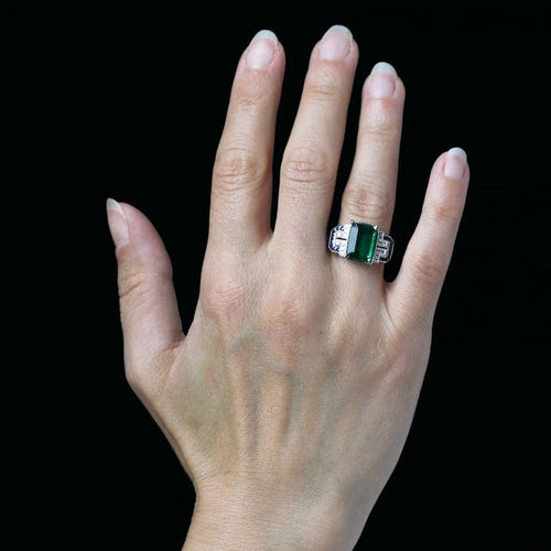 Bague 53 Bague Art déco en or blanc avec émeraude, diamants et saphirs 58 Facettes 25-137