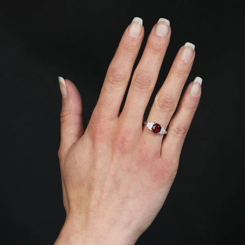 Bague 52 Bague Art déco en or blanc 18 carats, spinelle rouge et diamants 58 Facettes 24-181