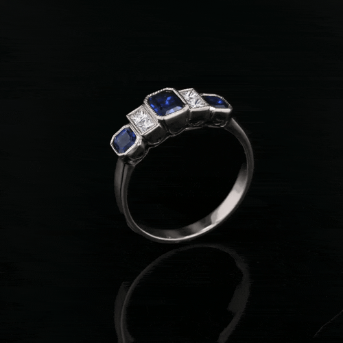 Bague 53 Bague jarretière Art déco en or blanc 18 carats, saphirs et diamants 58 Facettes 24-114
